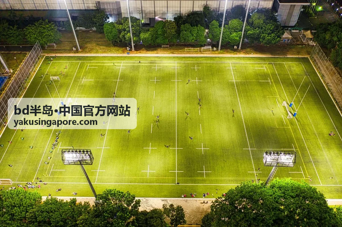 新加坡历史河道旁刚完成翻新的沿河步道